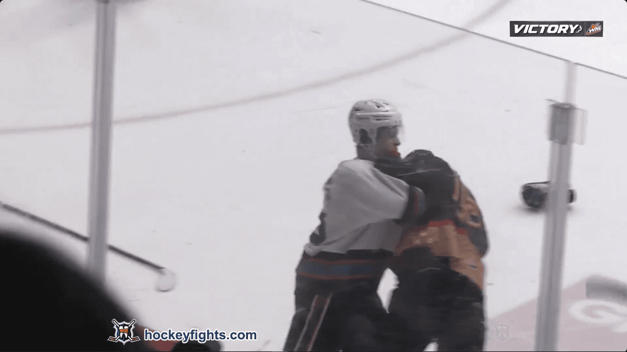 D. Gerwing (KEL) vs. C. Vaughan (PGC)