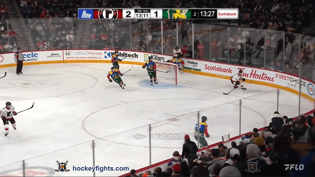 R. Howard (QUE) vs. L. Waugh (HAL)