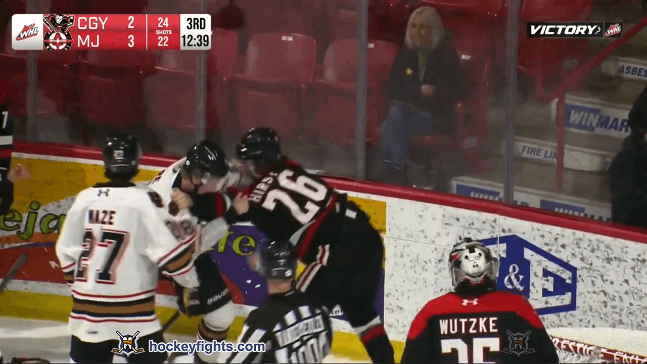 E. Moore (CGY) vs. B. Hirst (MJW)