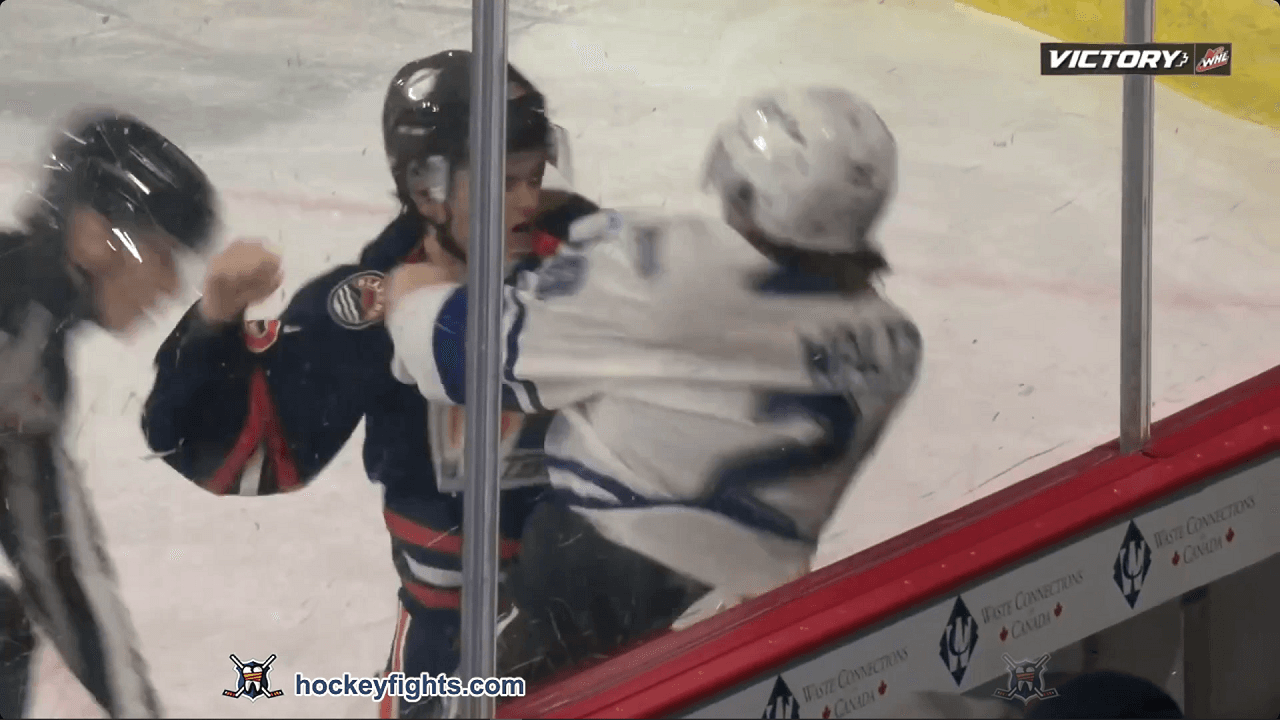 C. Waltze (VIC) vs. O. Cooper (KAM)