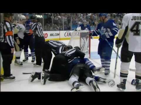 J. Staal (PIT) vs. M. Komisarek (TOR)