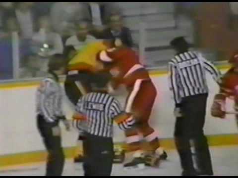 J. Kocur (DET) vs. D. Lowry (VAN)