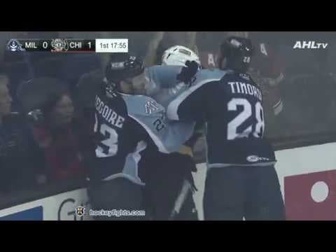 J. Tinordi (MIL) vs. A. Gallant (CHI)