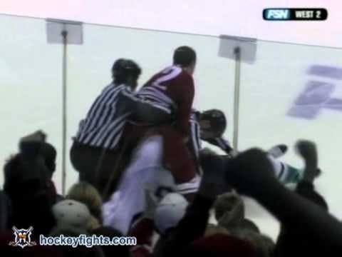 Corey Perry vs. Vincent Trocheck, April 05, 2023 - Tampa Bay Lightning vs.  New York Rangers : r/HockeyFights