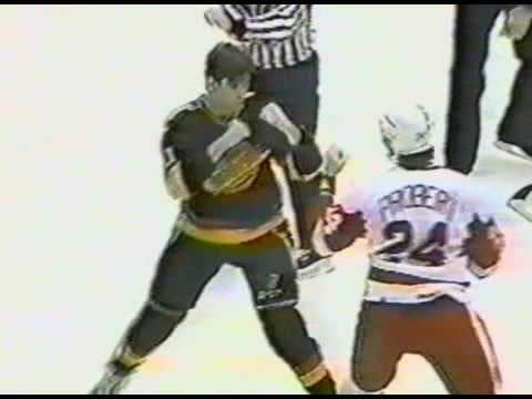 A List of The Best Hockey Fights Throughout History