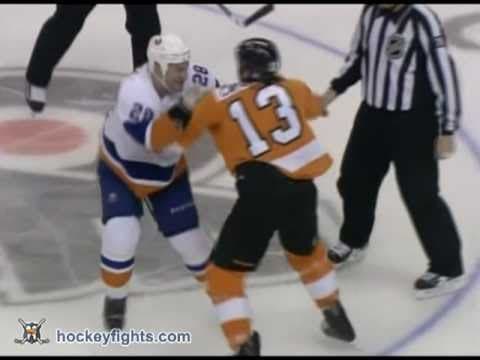 Z. Konopka (NYI) vs. D. Carcillo (PHI)