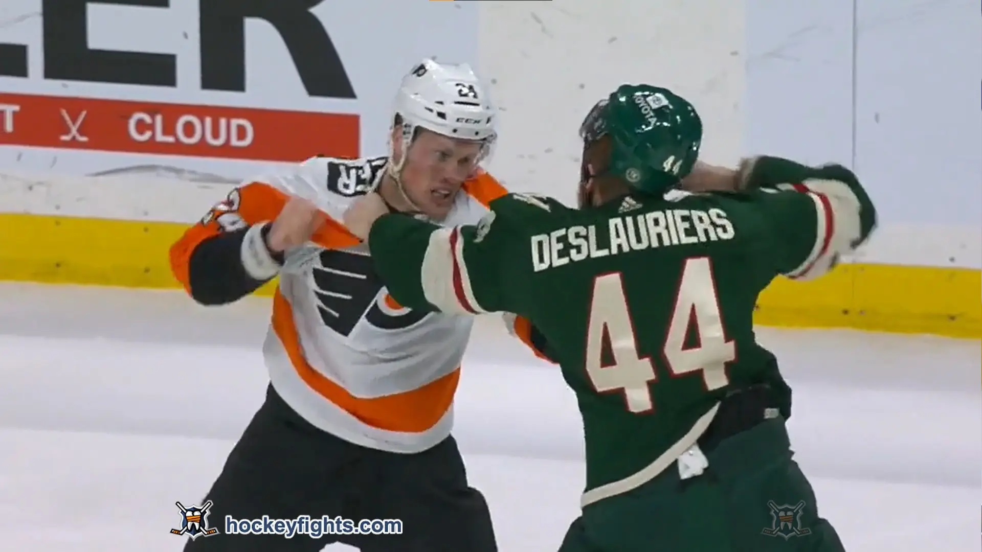 N. Seeler (PHI) vs. N. Deslauriers (MIN)